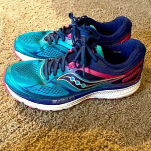 Saucony Women’s Guide 10 Running Shoes